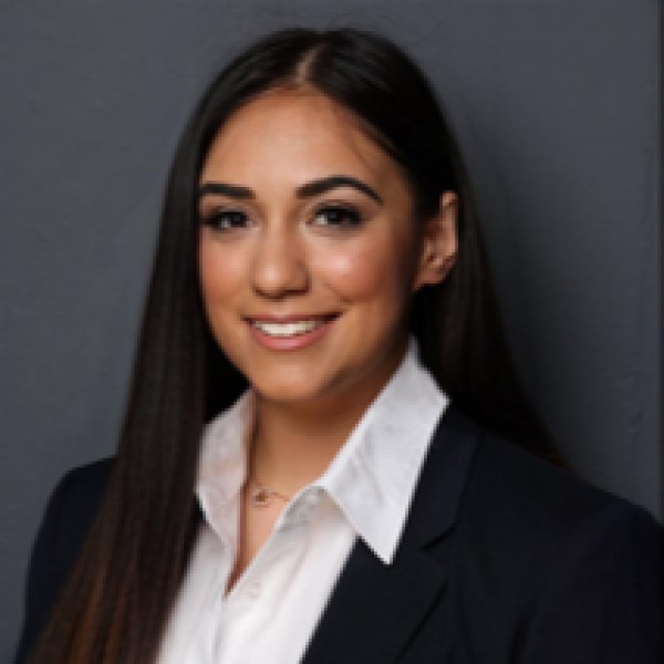  Corina Elalmis Finanzberater Emden