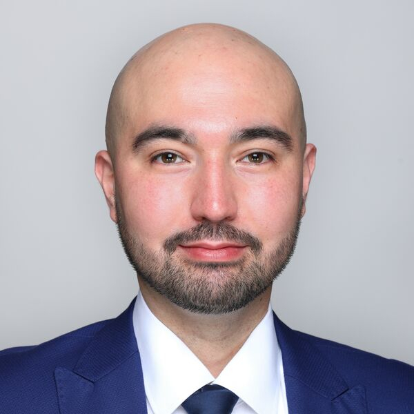  Tugce Cevik Finanzberater Essen