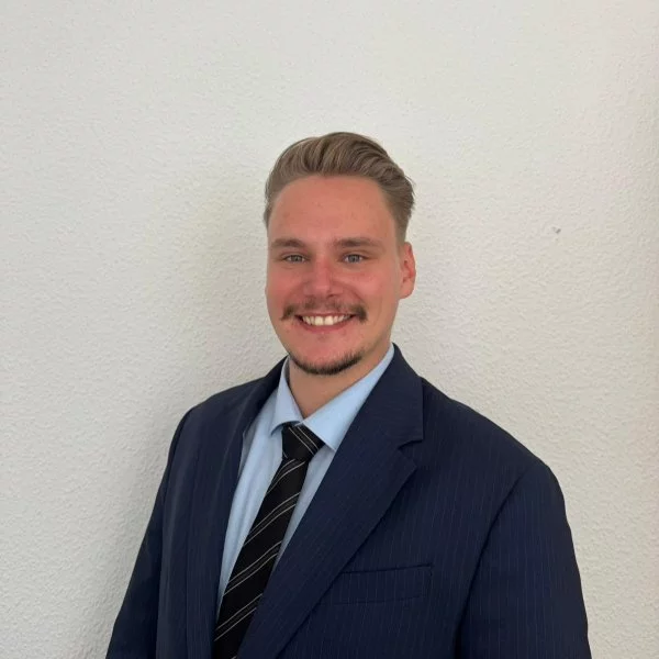  Alesandro Hilgen Finanzberater Moers