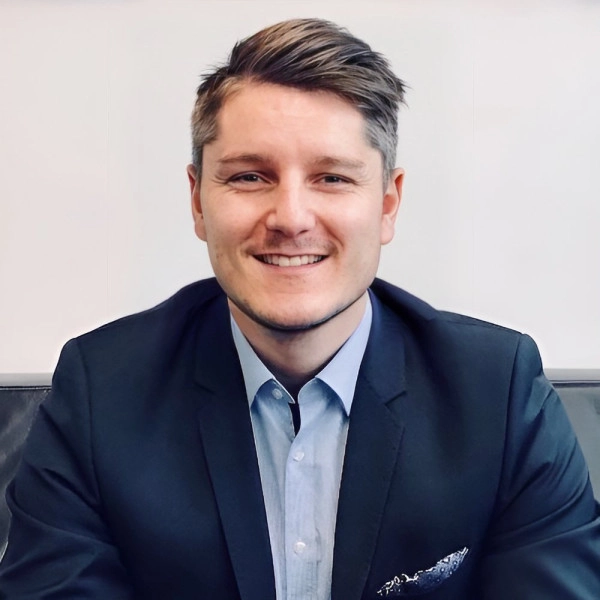  Nino Ferder Spezialist für private Finanzanalyse DIN 77230 Würzburg