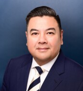  Adrian Cruz-Wieries Finanzberater Hamburg