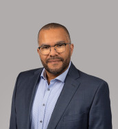  Frank James Washington Finanzberater Gießen