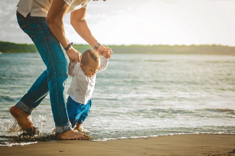 Wie steht es um die finanzielle Absicherung der Familie im Falle eines Todes eines Elternteils? Was passiert im Todesfall mit den Menschen in deinem Umfeld, die mittel- oder unmittelbar von dir (finanziell) abhängig sind? Wer kommt weiter für die Lebensha