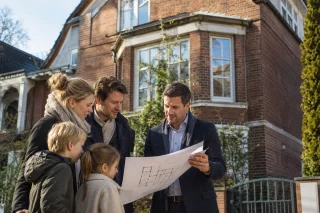 „Jung kauft Alt“ 2026: Lohnt sich der Kauf eines älteren Hauses jetzt für Familien?
