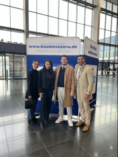 Wie bewegt man sich eigentlich auf einer Baumesse – mit Plan, mit Herz oder mit Glück?
