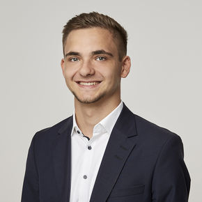 Aaron Schneckenpointner Aaron Schneckenpointner Finanzberater Nürnberg