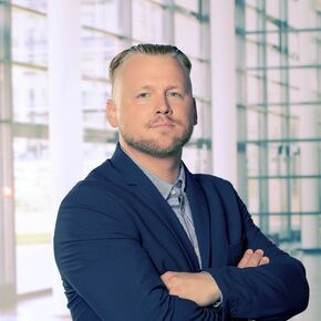 Tom Robin Blaschke Tom Robin Blaschke Finanzberater Karlsruhe
